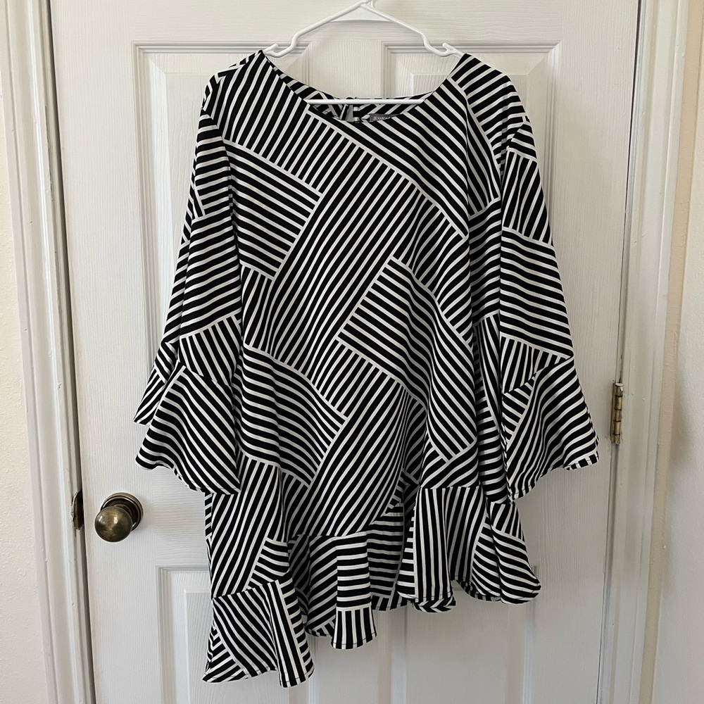 Jessica London Black and White Geometric Blouse